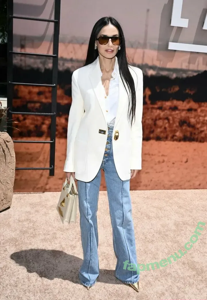 Demi Moore nude photo #0999 (demimoore / justdemi / kyliedemi)
