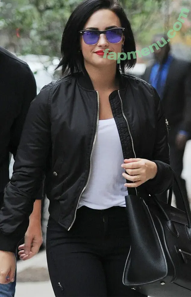 Demilovato nude photo #0002 (Demilovato)