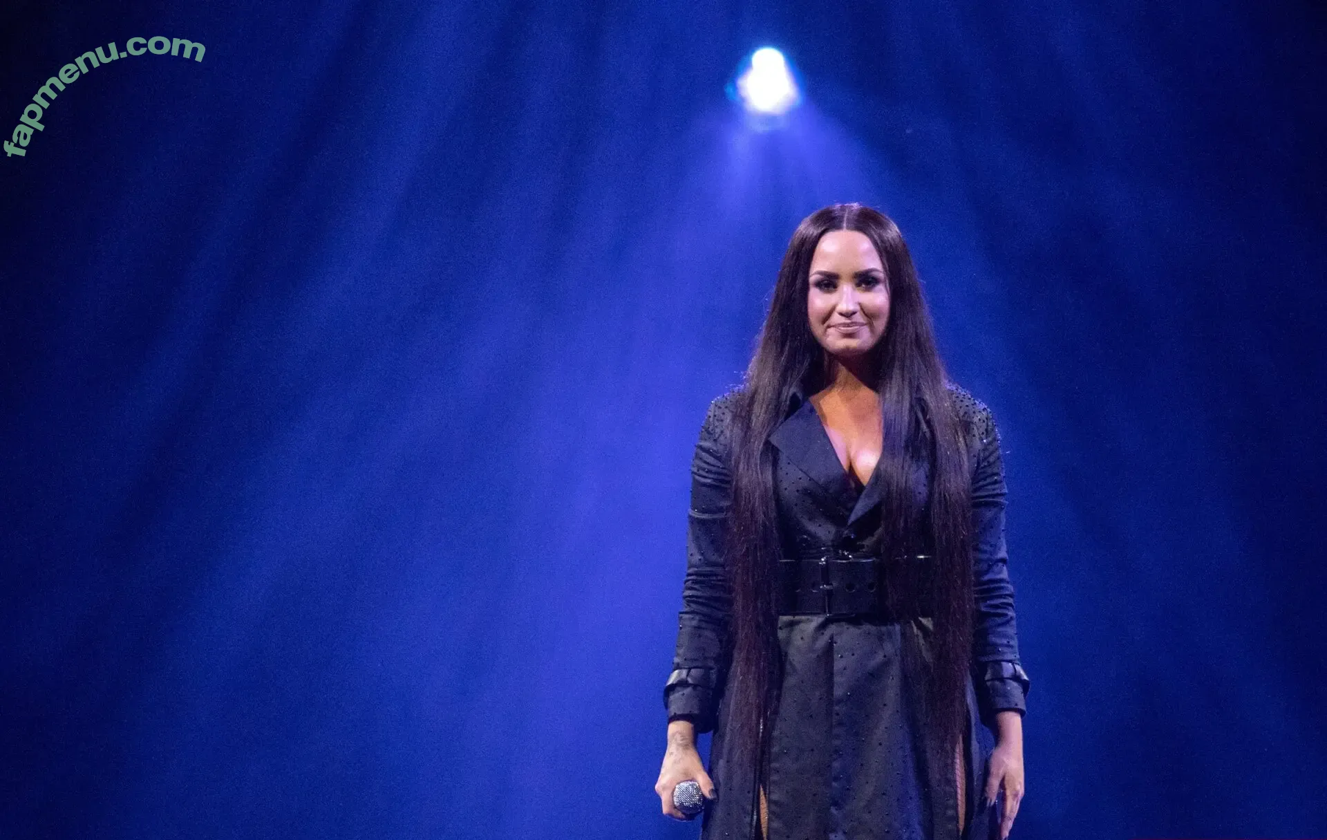 Demilovato nude photo #0007 (Demilovato)
