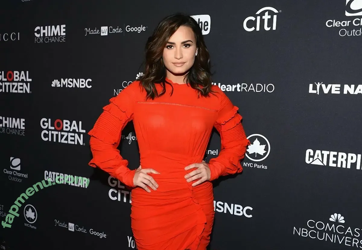 Demilovato nude photo #0015 (Demilovato)