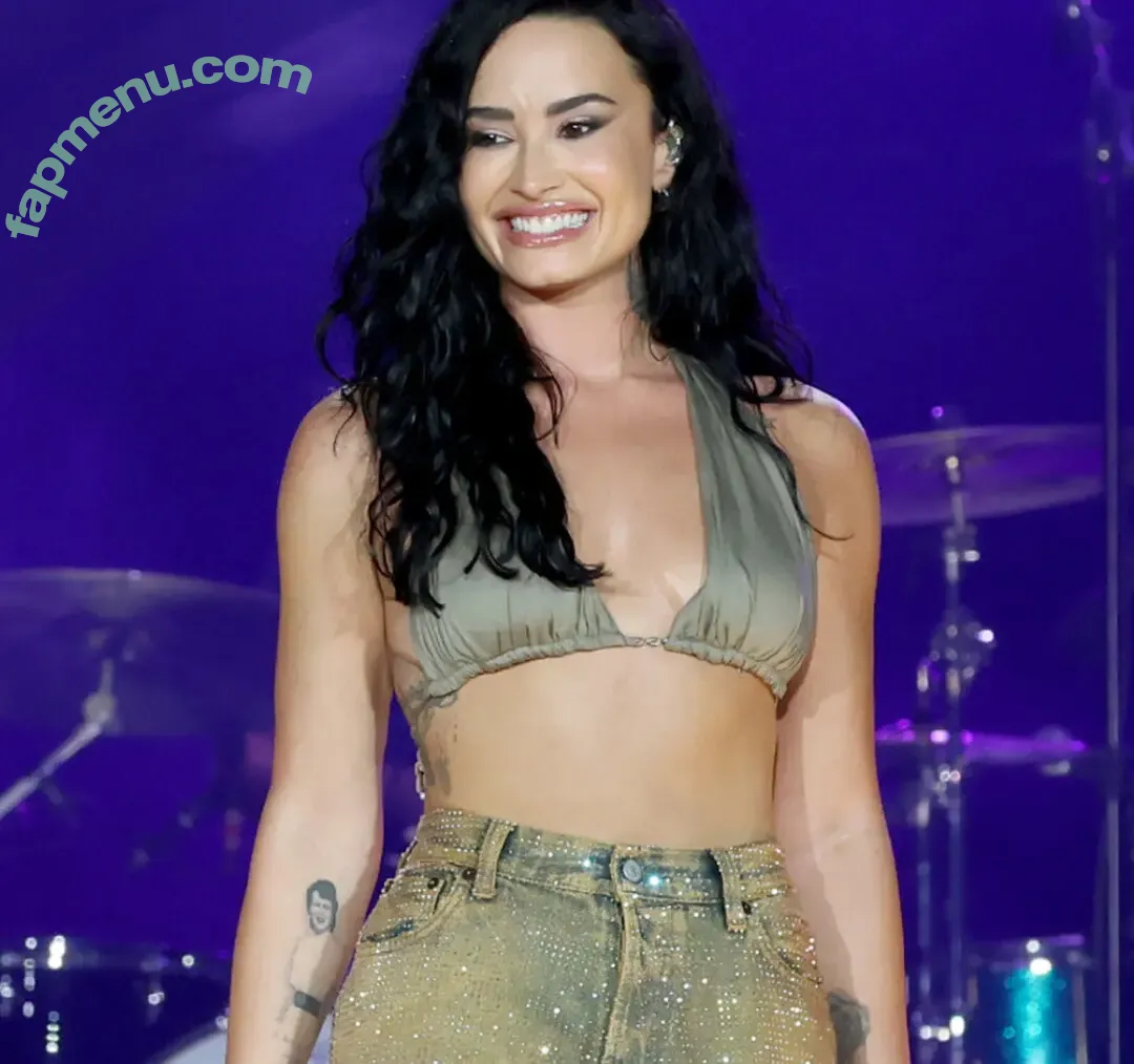 Demilovato nude photo #0019 (Demilovato)