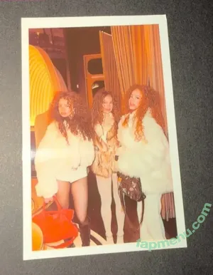 Demitra Kalogeras / demitrakalogeras / kalogerasisters nude photo #0244