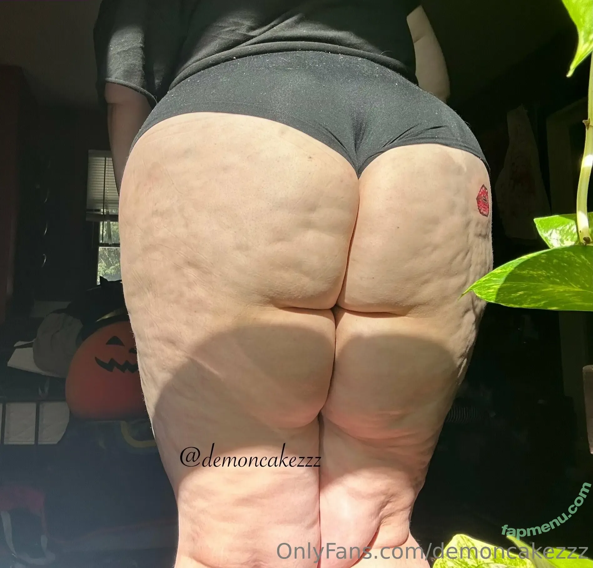 demoncakezzz nude photo #0038 (demoncakezzz)