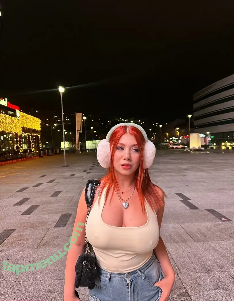 deniizellla nude photo #0005 (danielledenicola)