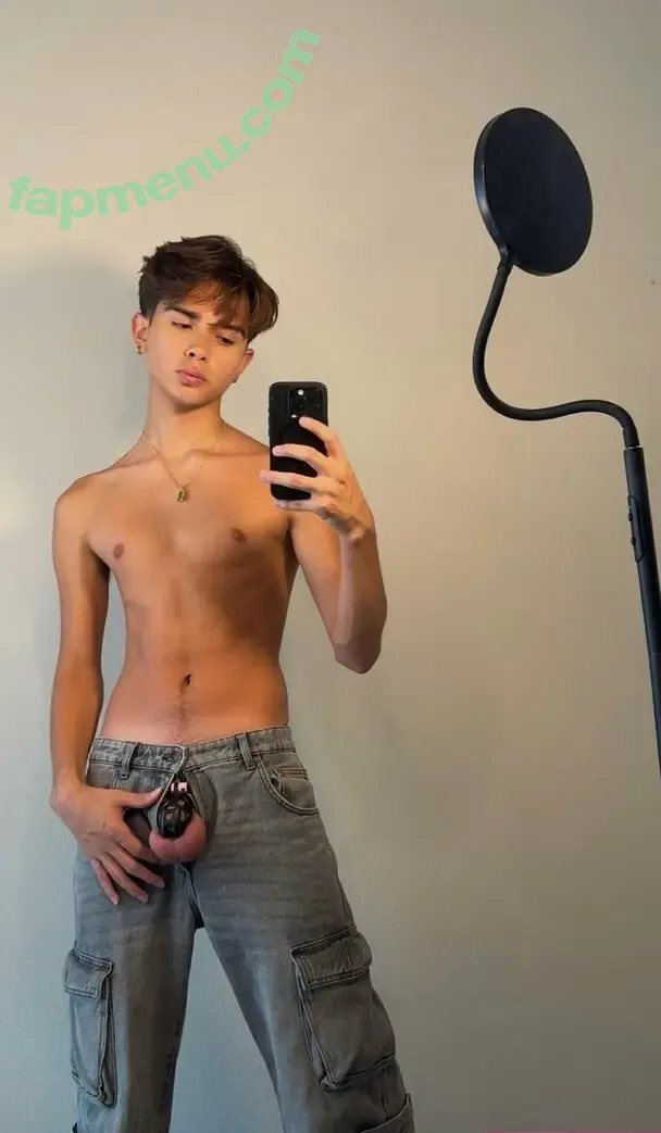 derekpalacioss nude photo #0016 (derekpalacioss)