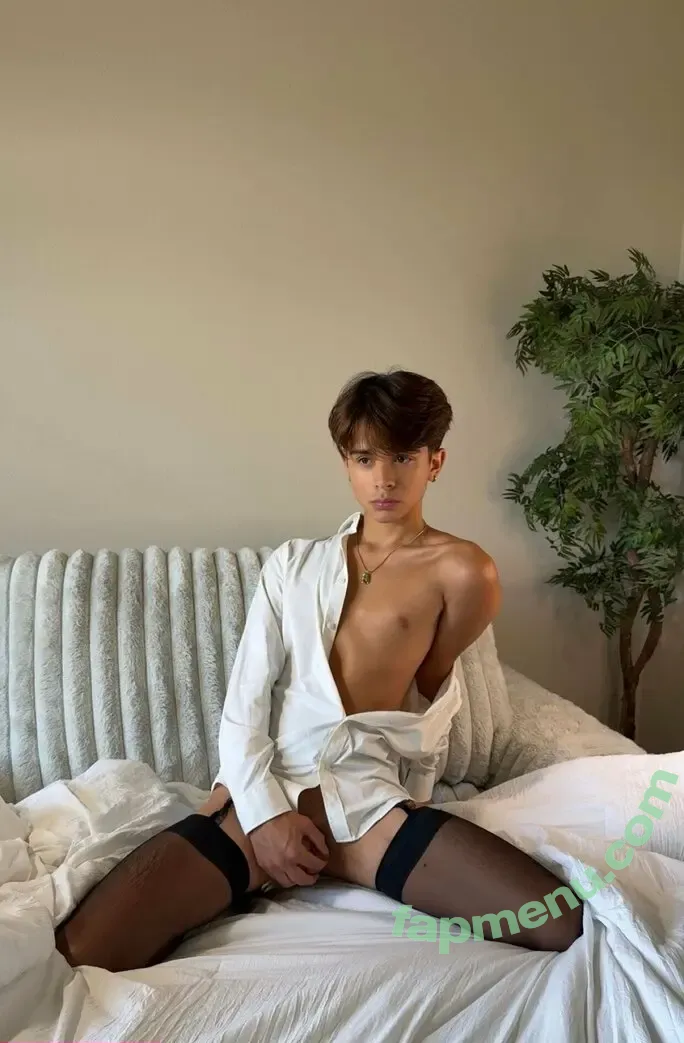 derekpalacioss nude photo #0019 (derekpalacioss)
