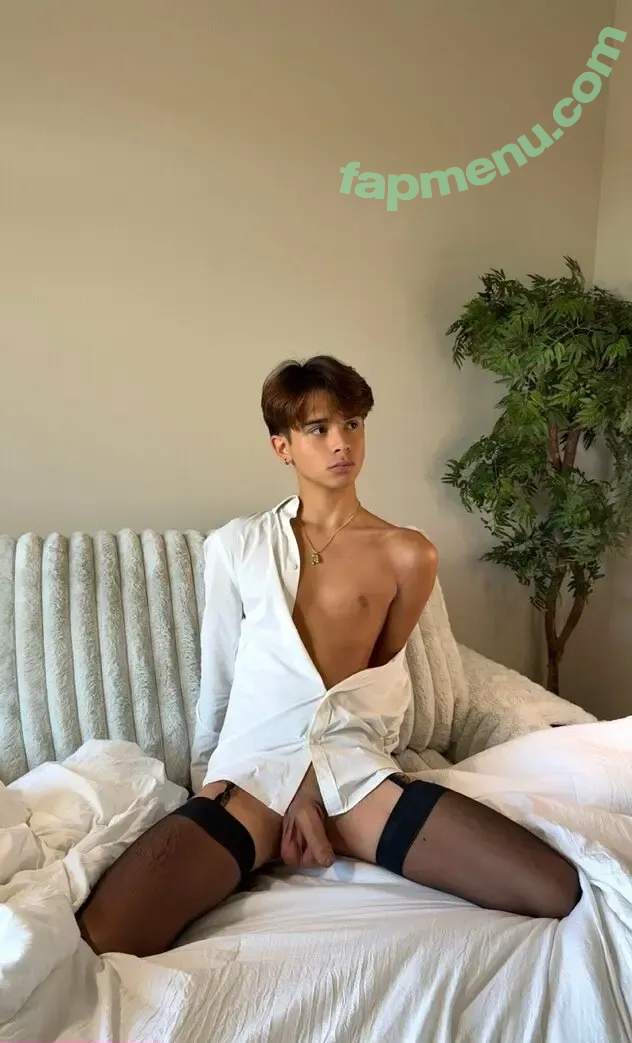 derekpalacioss nude photo #0024 (derekpalacioss)