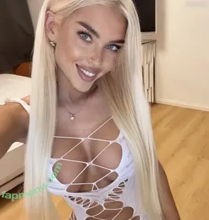 nude photo #0004