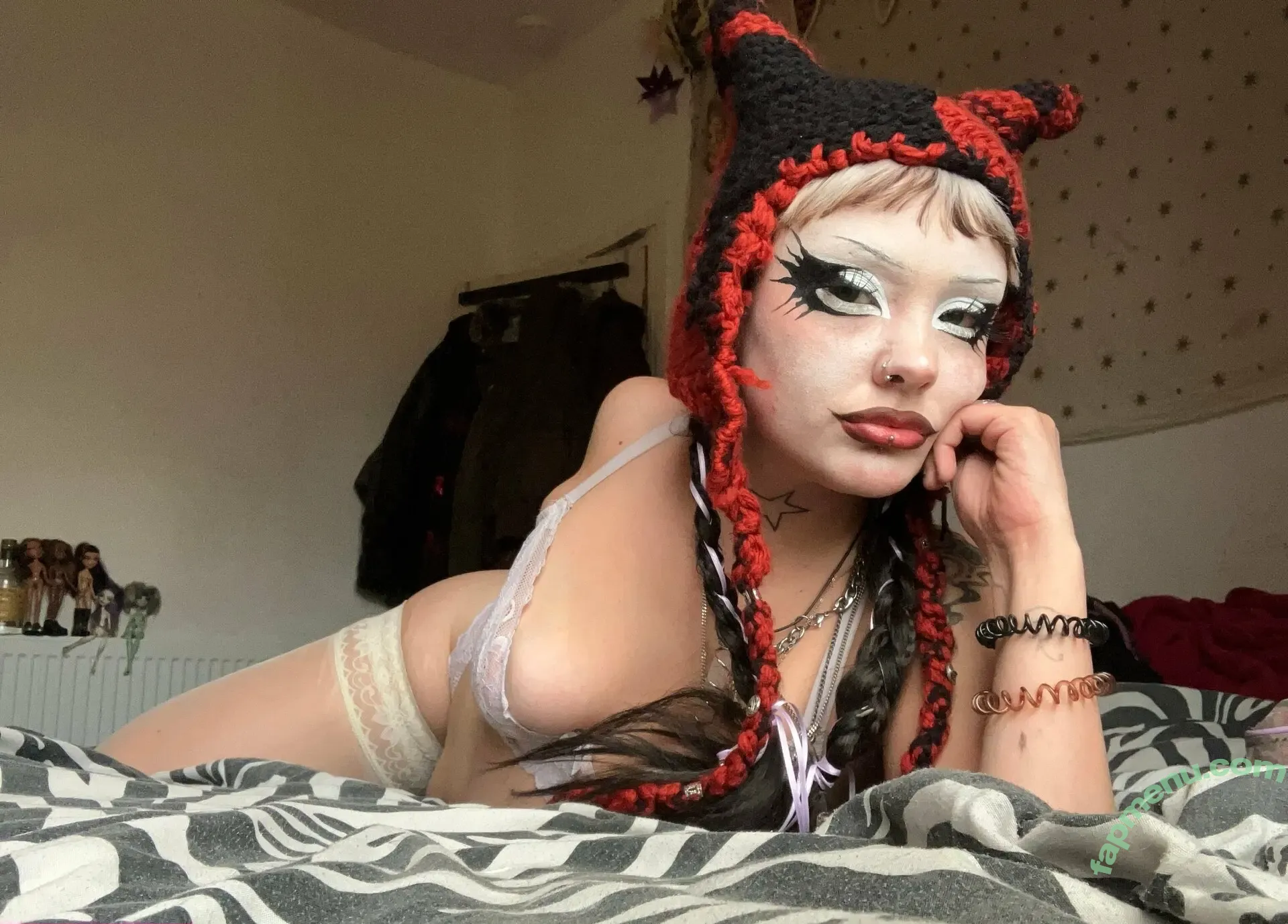 devil.fingers nude photo #0005 (devil.fingers)