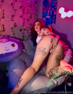 devotedtoeden / devotedtodew / edenmcmuffin nude photo #0066