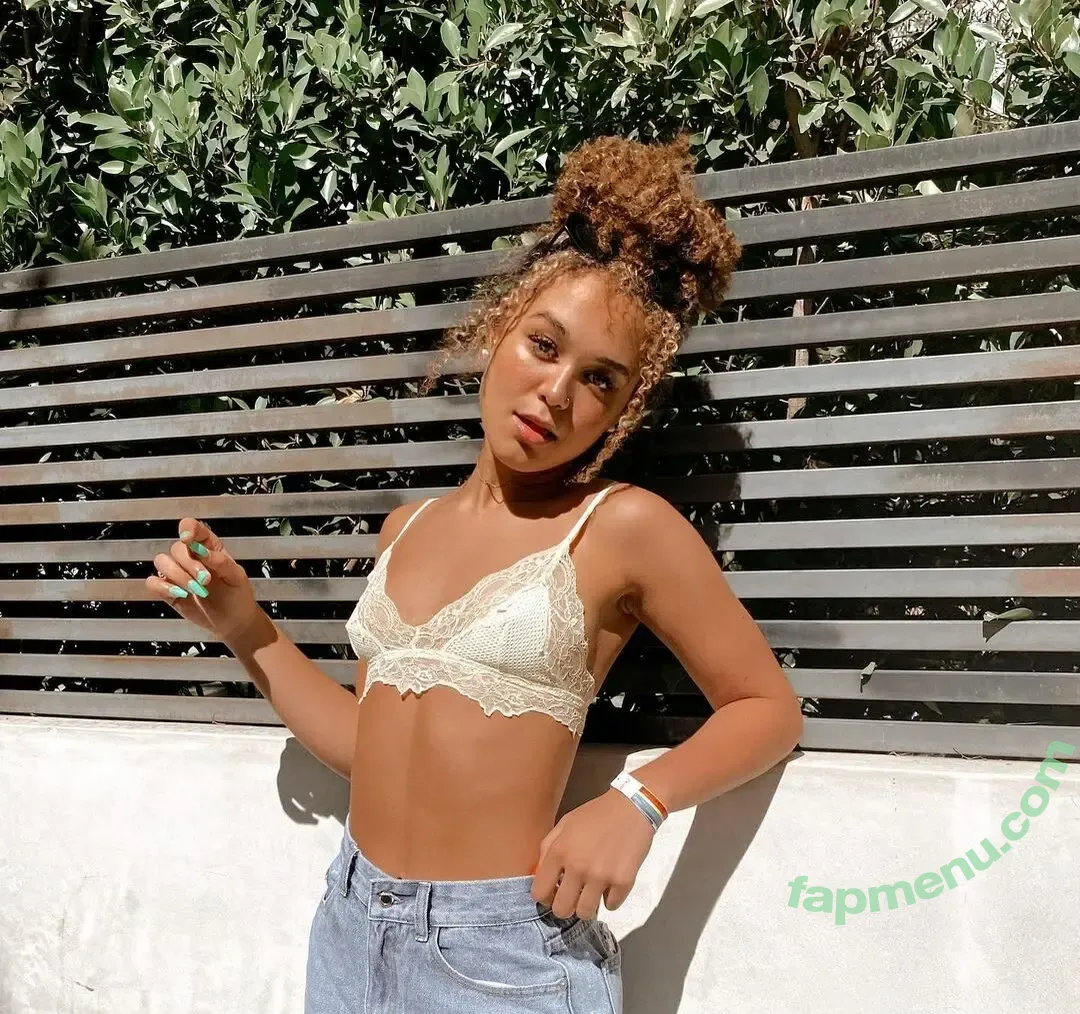 Devyn Winkler nude photo #0011 (devynwinkler)