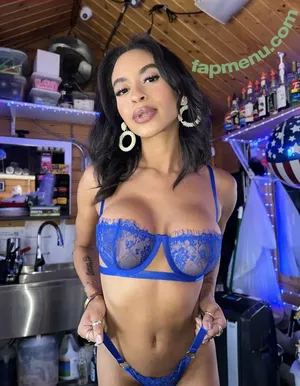 devynniicole / kallmekween nude photo #0005