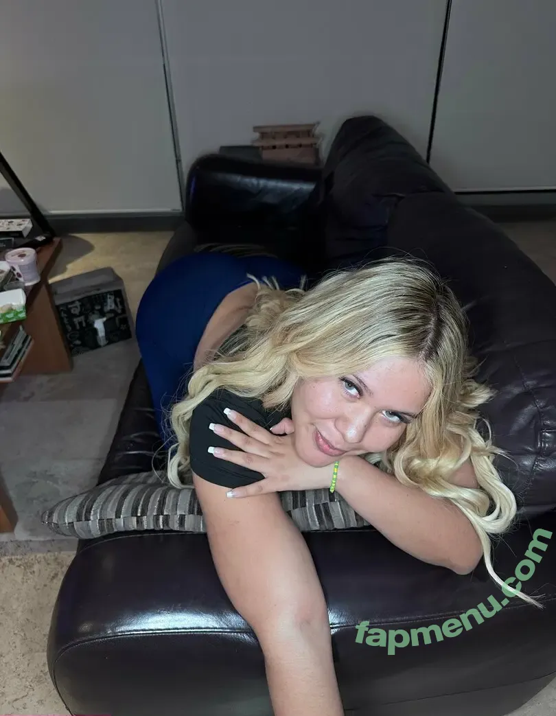 deziigonzalezoficial nude photo #0058 (deziigonzales)