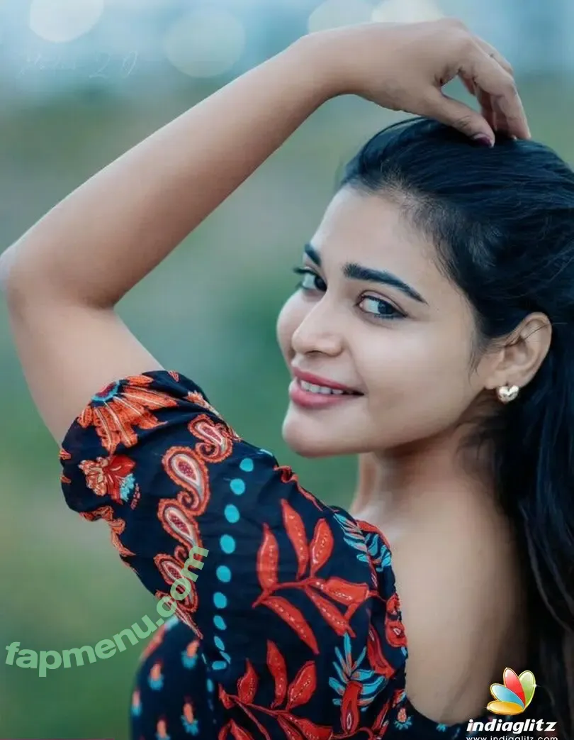 Dharsha Gupta nude photo #0033 (dharshagupta)