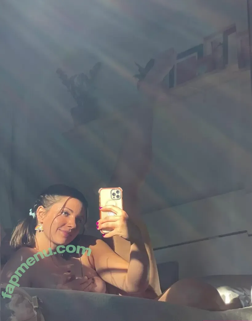 dianakills nude photo #0104 (ShibaHuskeyMom / dianakills_)