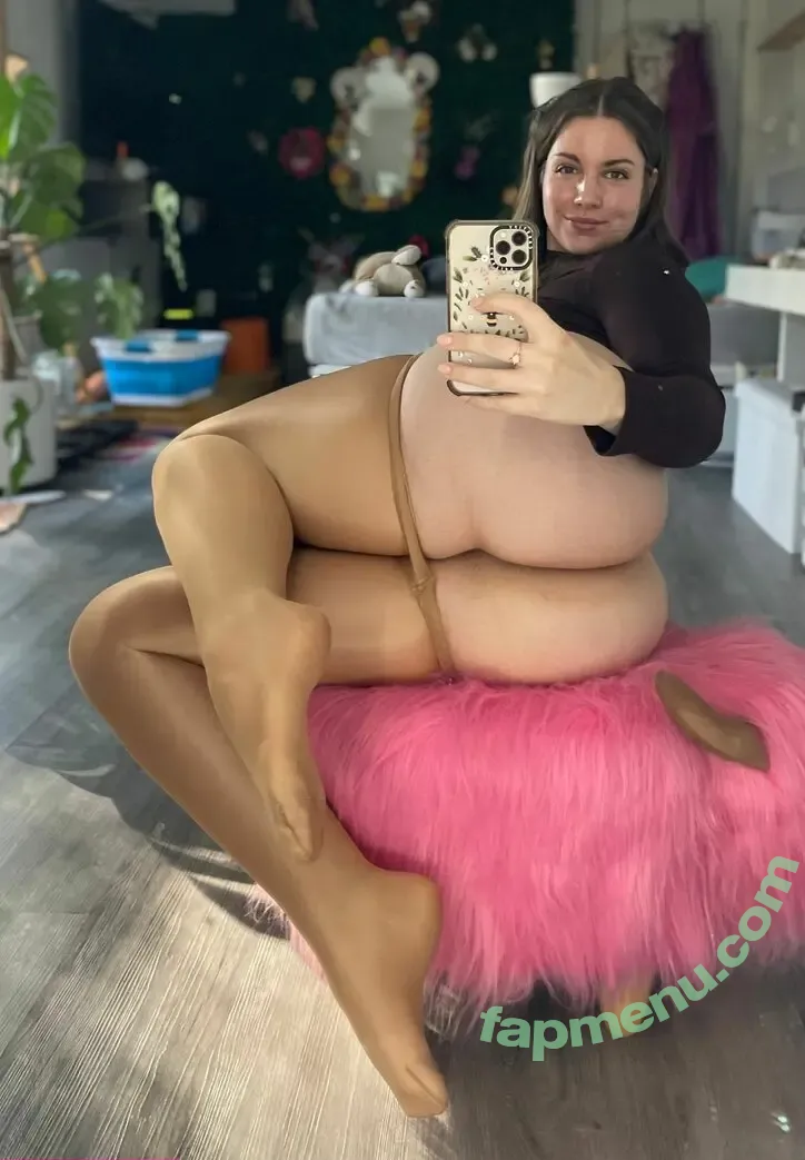 dianakills nude photo #0549 (ShibaHuskeyMom / dianakills_)