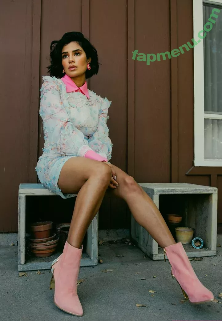 Diane Guerrero nude photo #0203 (dianeguerrero__ / dianexguerrero)