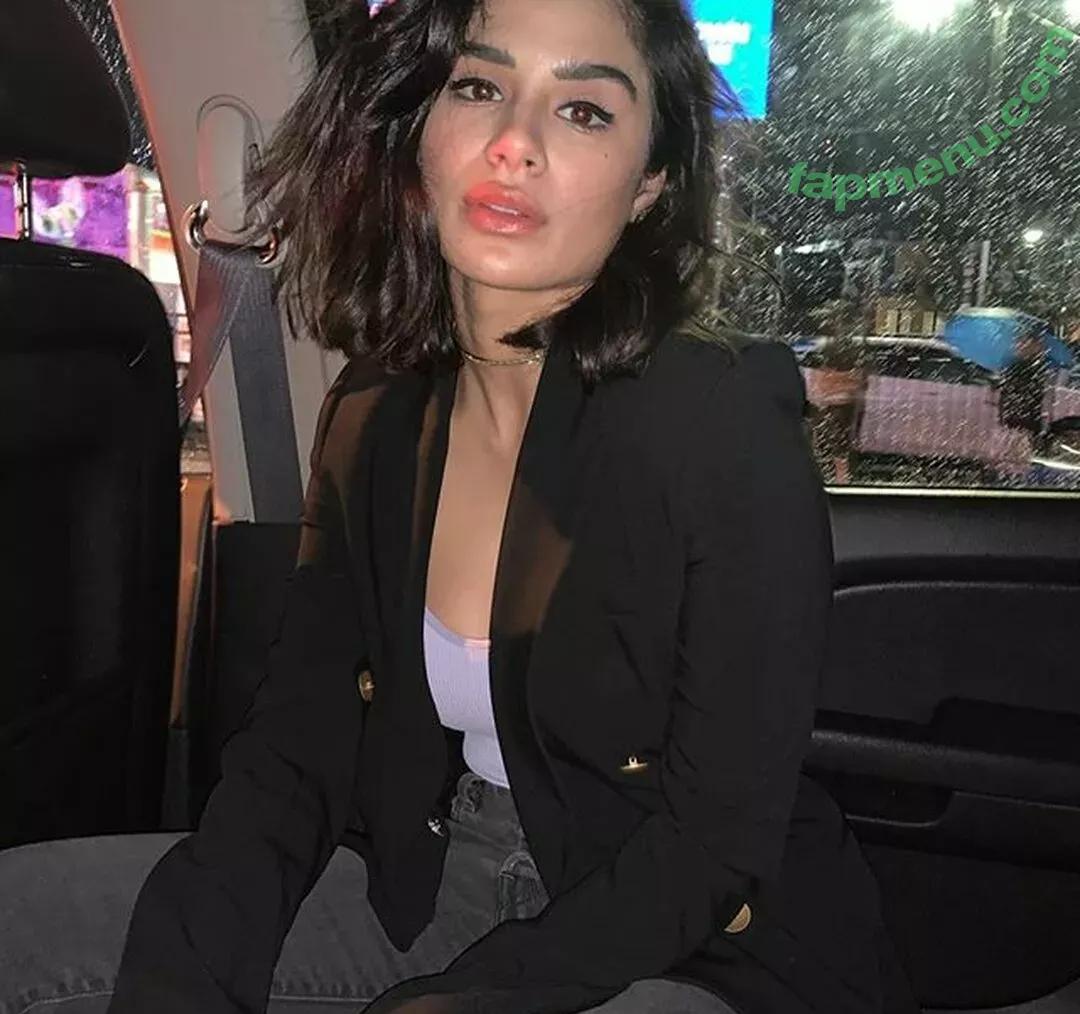 Diane Guerrero nude photo #0223 (dianeguerrero__ / dianexguerrero)