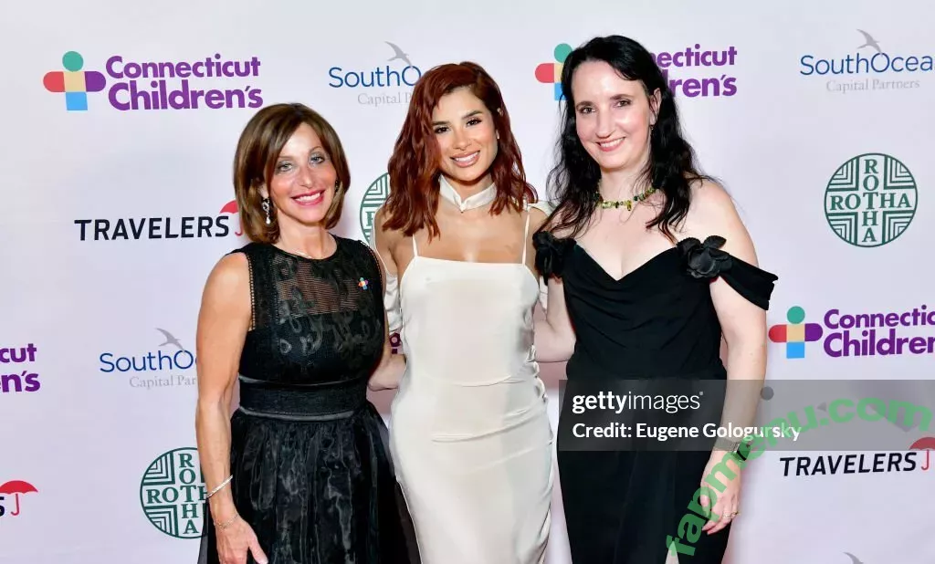 Diane Guerrero nude photo #0310 (dianeguerrero__ / dianexguerrero)