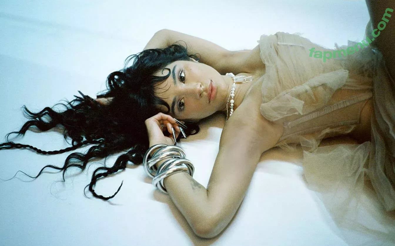 Diane Guerrero nude photo #0344 (dianeguerrero__ / dianexguerrero)