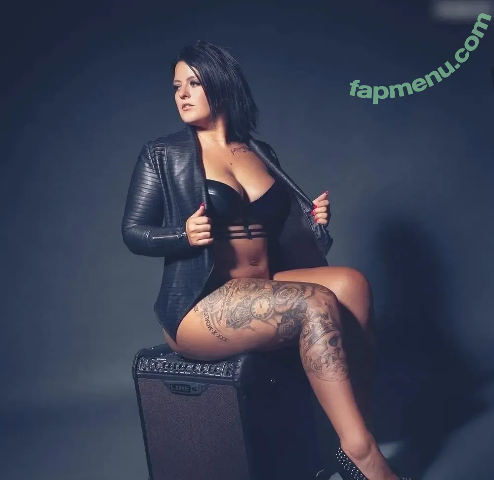 diegraefin_micha nude photo #0078 (diegraefin_micha)