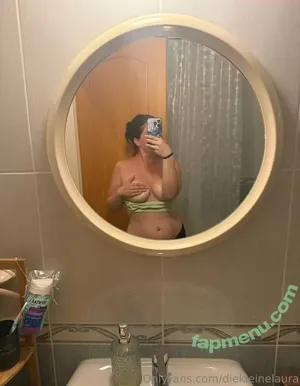 diekleinelaura / diekleinee nude photo #0028