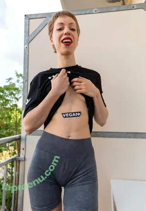  nude photo #0005