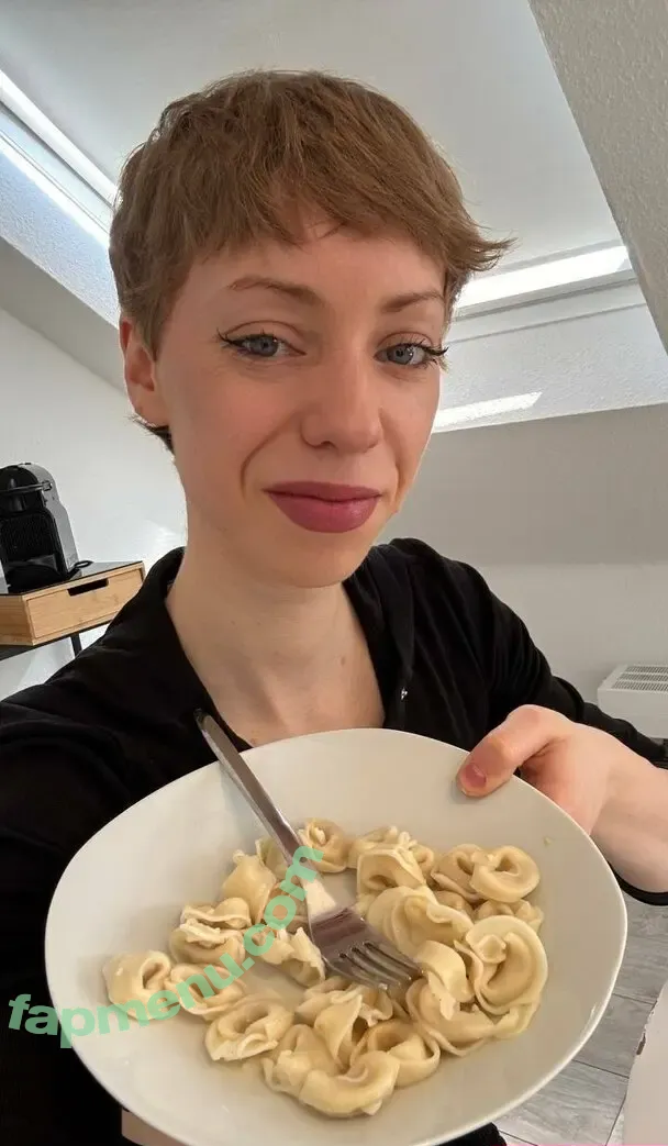 diewildeveganerin nude photo #0048 (diewildeveganerin)