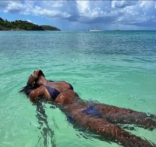 Dina Asher Smith / dinaashersmith nude photo #0018