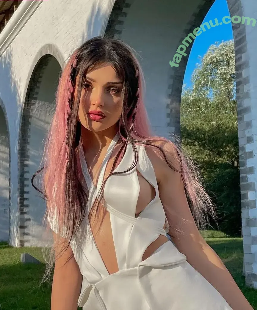 Dina Saeva nude photo #0303 (senoritasaeva)