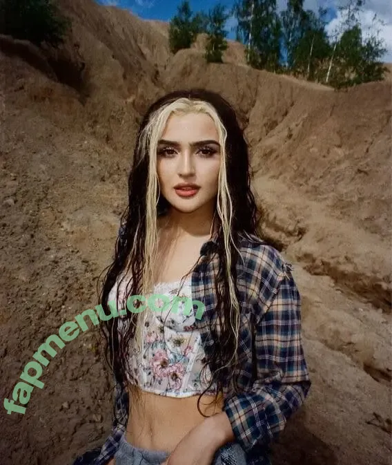 Dina Saeva nude photo #0404 (senoritasaeva)