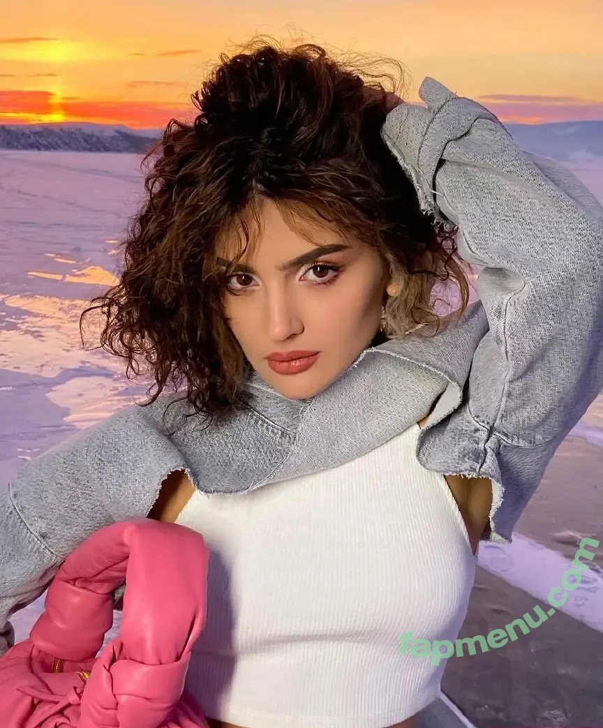 Dina Saeva nude photo #0546 (senoritasaeva)