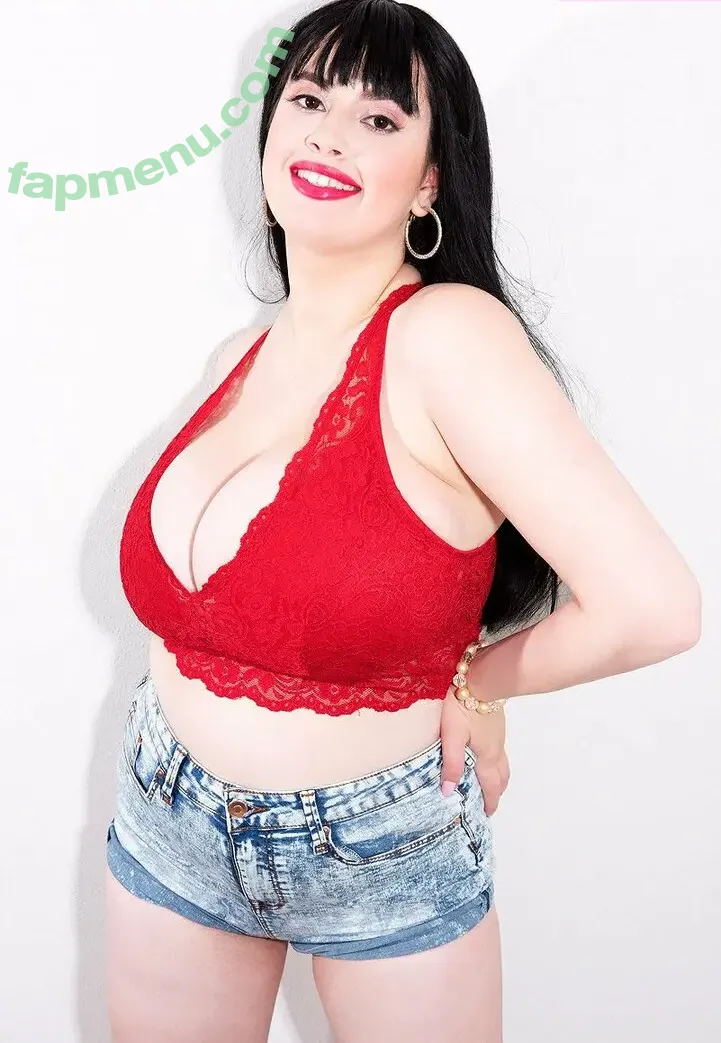 Dinasahari nude photo #0026 (Dinasahari)