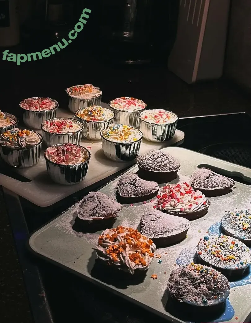 __.dinero__ nude photo #0041 (dinerowin)