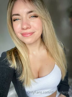 Dinglederper / Tori Deepfakes nude photo #0486