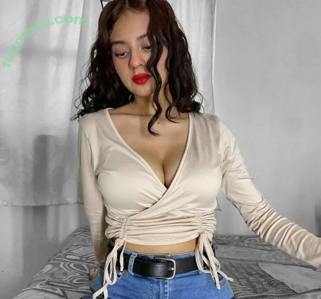 Diniup nude photo #0007 (Ari Bautista / arieeend / arieeend_)