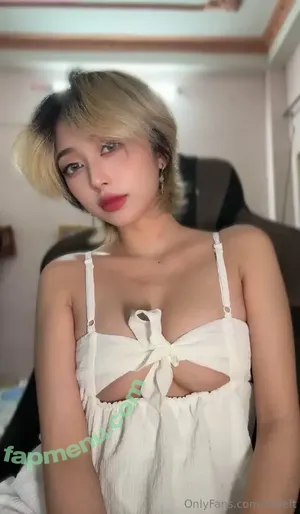 Disleft / Mercury Nguyen nude photo #0147