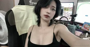 Disleft / Mercury Nguyen nude photo #0186