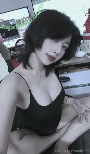 Disleft / Mercury Nguyen nude photo #0187