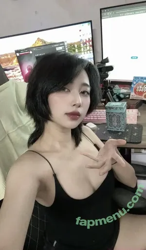 Disleft / Mercury Nguyen nude photo #0192