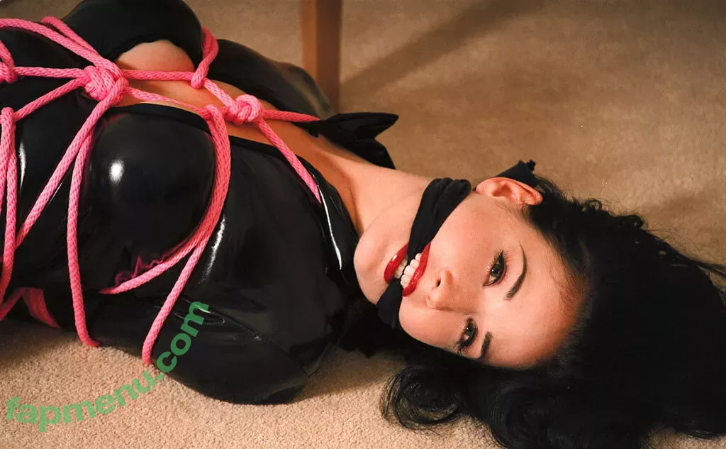 Dita Von Teese nude photo #1828 (Ditavonteese / creepy___spice)