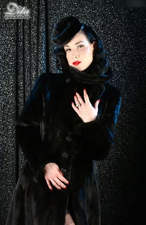 Dita Von Teese / Ditavonteese / creepy___spice nude photo #2815