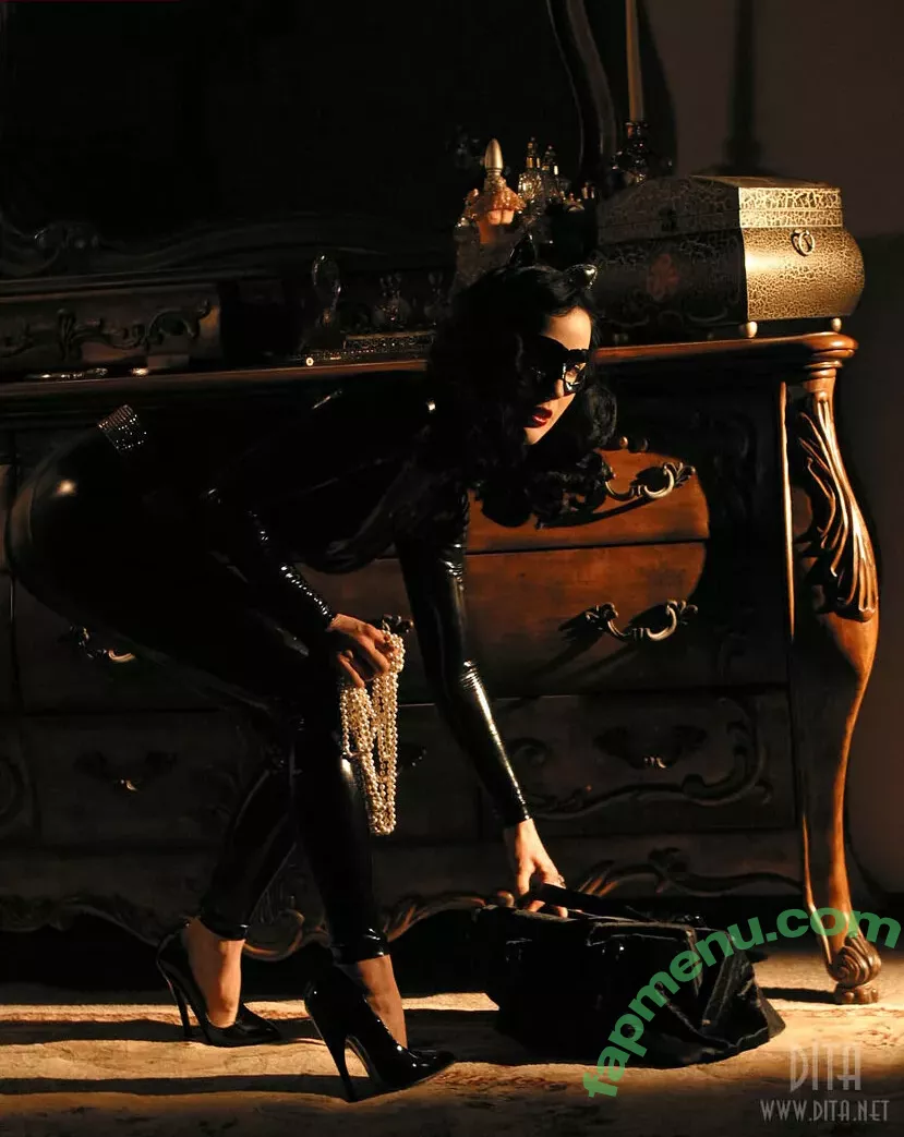 Dita Von Teese nude photo #2141 (Ditavonteese / creepy___spice)