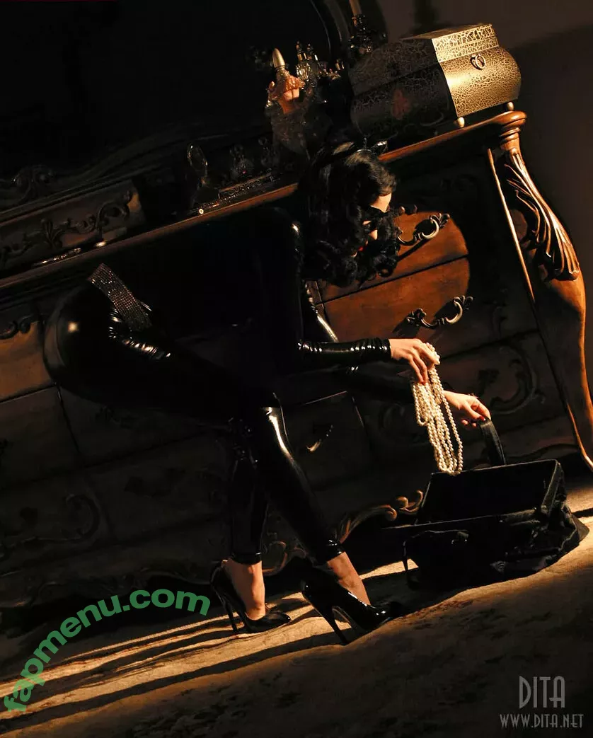 Dita Von Teese nude photo #2142 (Ditavonteese / creepy___spice)