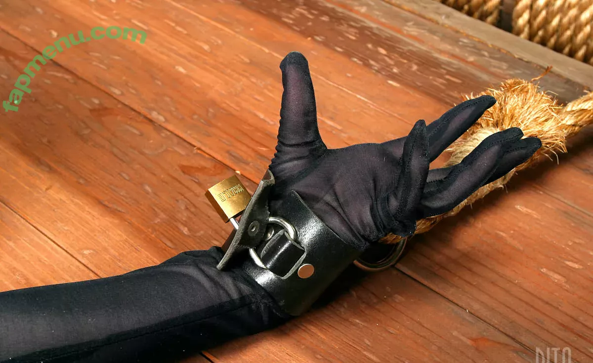 Dita Von Teese nude photo #2454 (Ditavonteese / creepy___spice)