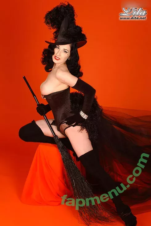 Dita Von Teese nude photo #2756 (Ditavonteese / creepy___spice)