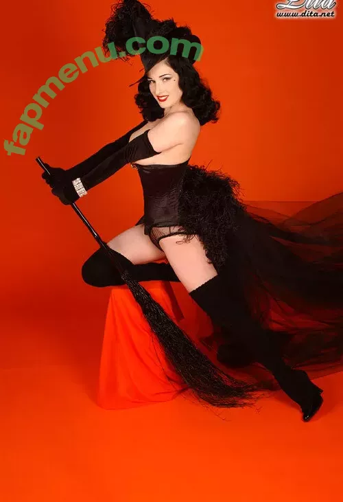 Dita Von Teese nude photo #2762 (Ditavonteese / creepy___spice)
