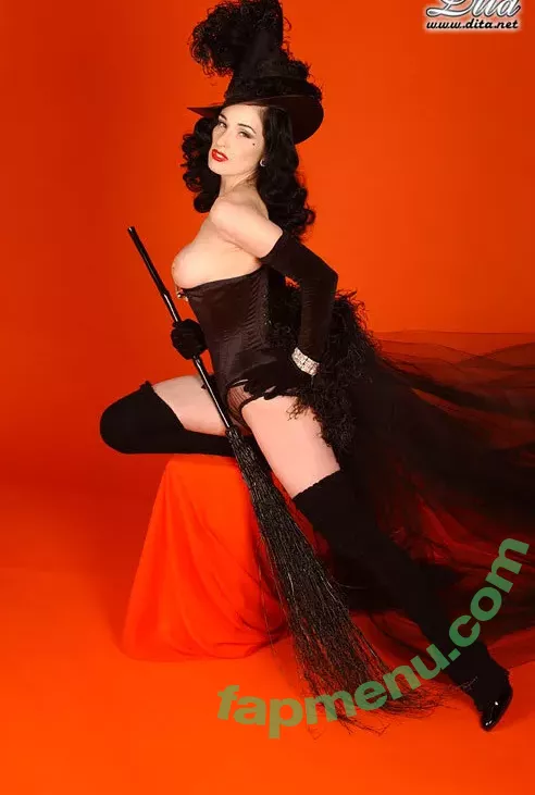Dita Von Teese nude photo #2766 (Ditavonteese / creepy___spice)