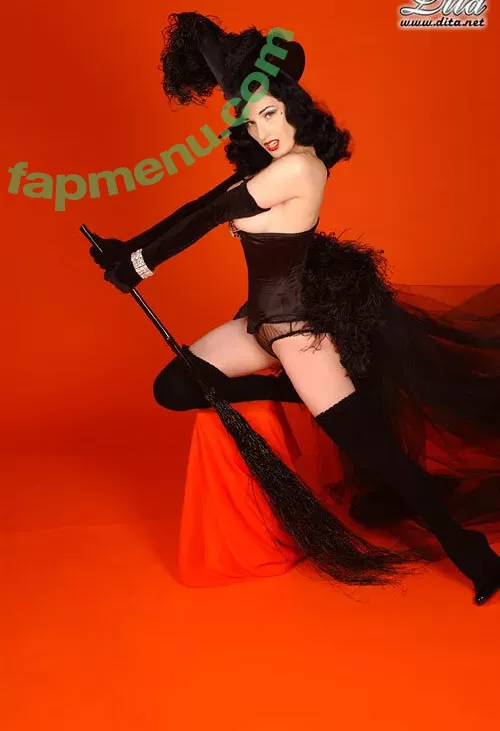 Dita Von Teese nude photo #2768 (Ditavonteese / creepy___spice)