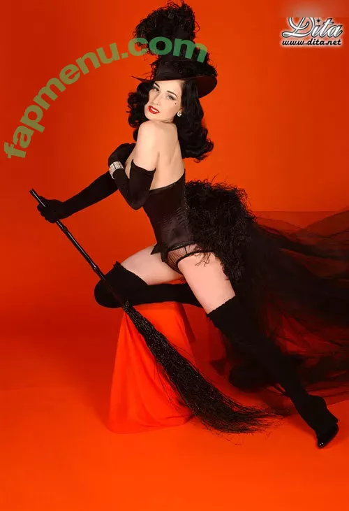 Dita Von Teese nude photo #2777 (Ditavonteese / creepy___spice)